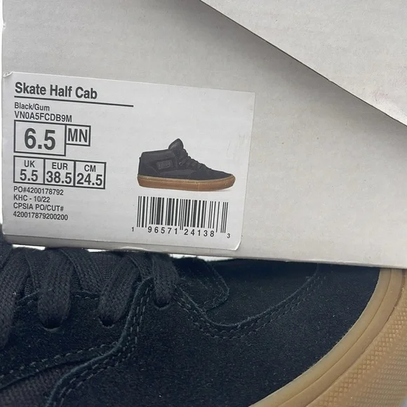 Vans WMNS Skate Half Cab Black/Gum
VN0A5FCDB9M
Sneakers - Picture 16 of 16